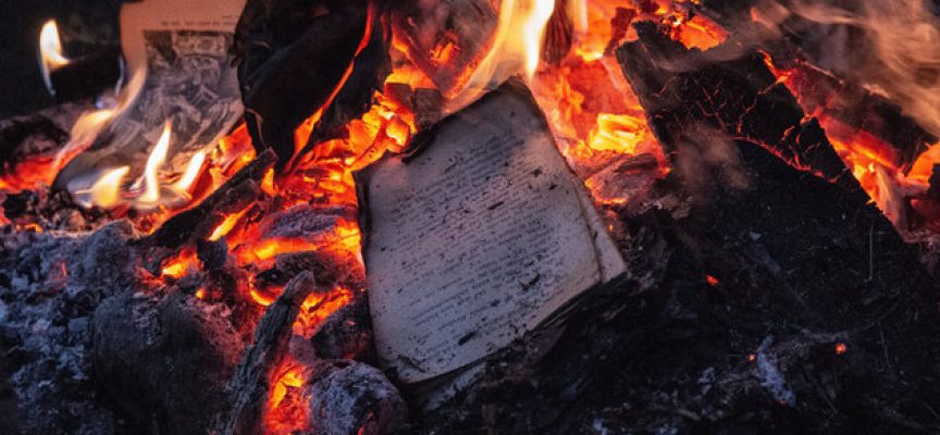 Το «παράπονο» του Μπρέχτ στον  Χίτλερ για το κάψιμο των βιβλίων!…